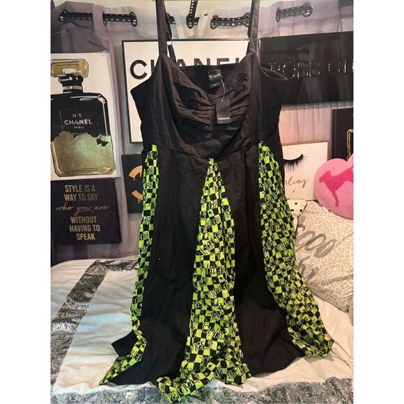 Warner Bros x torrid Beetlejuice midi fit & flare Dress 2xl nwt - Picture 5 of 8